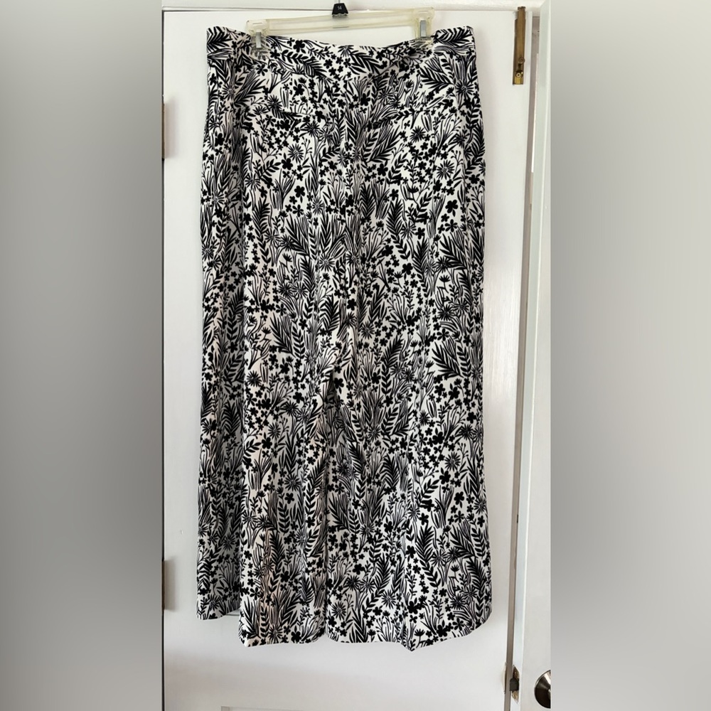 Black and White flow pants
